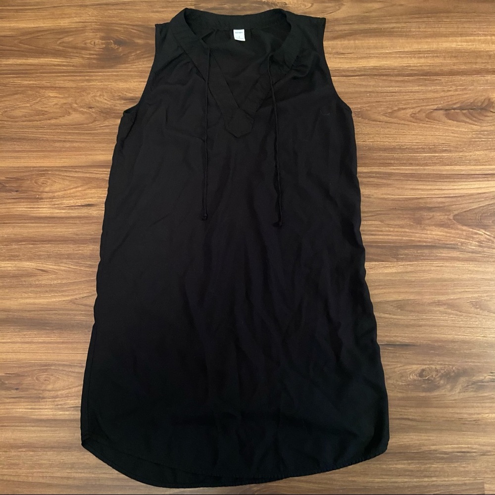 Old Navy | V-neck sleeveless dress